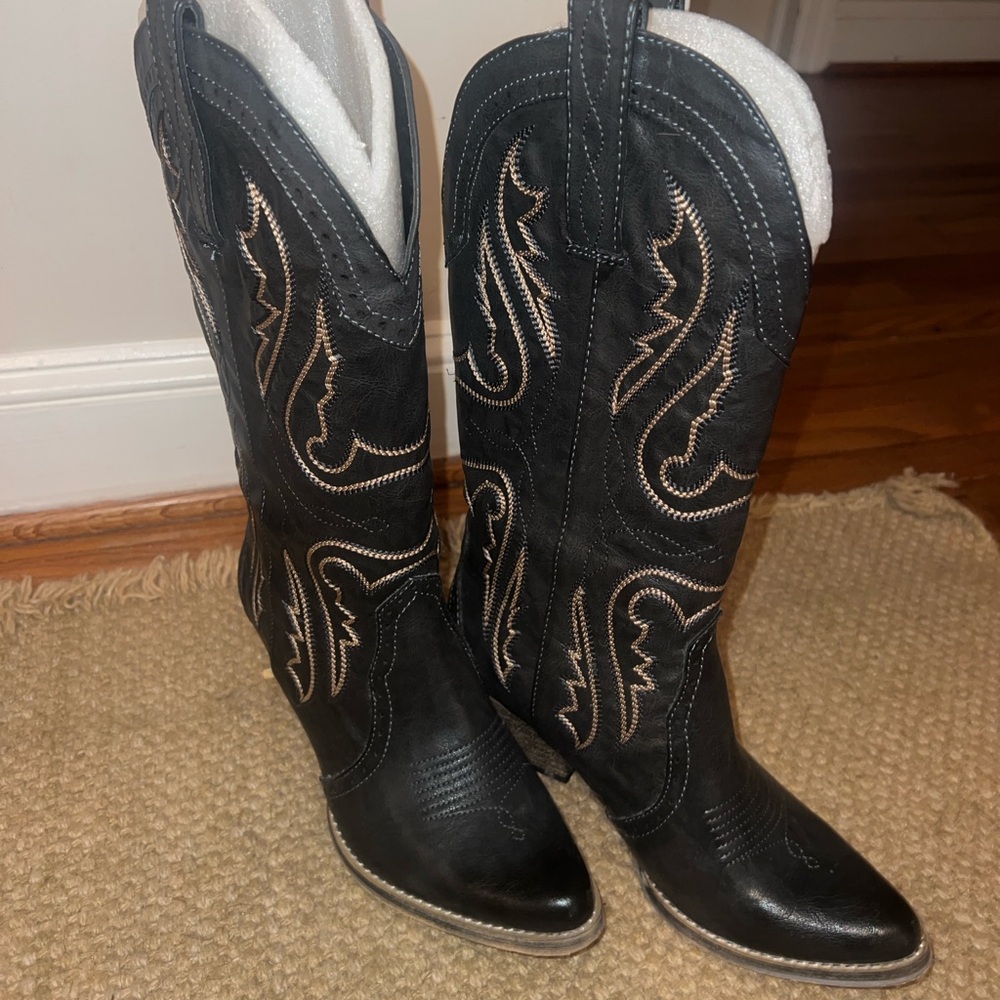 Women’s Fancy Black Cowgirl Boots 8.5